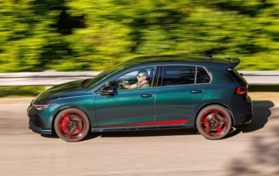 Den 50er feiert der Golf GTI in der Form seines Lebens und wilder als gedacht. - Party-Held
