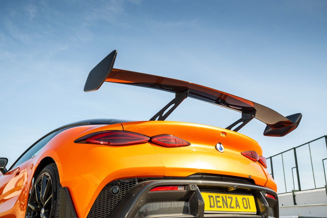 Der Brutalo-Heckflügel des Denza Z Racing.