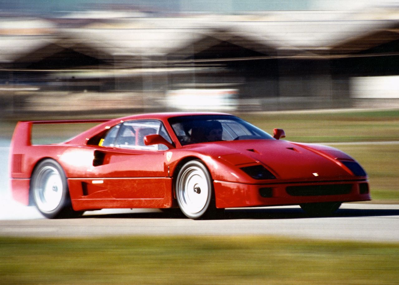 Das prägendste Auto Ihrer Kindheit? „Ferrari F40, weil er für mich schon immer ein legendäres Straßenauto war, aber auch wie ein Rennwagen wirkte.