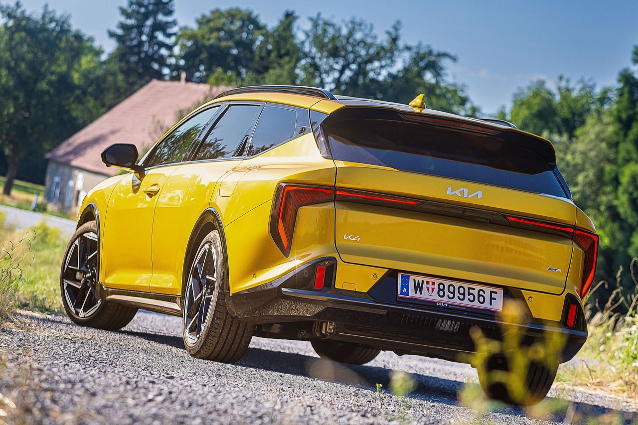 Stolze 4,70 Meter lang: Der K4 ist der Nachfolger des früheren Ceed und ähnlich wie ein Skoda Octavia zwischen Kompakt- und Mittelklasse angesiedelt.