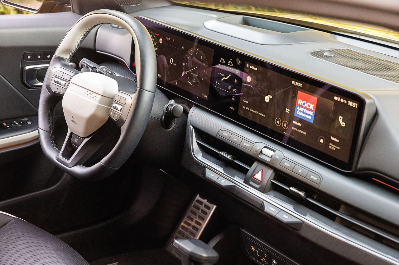 Die Topversion GT-Line zeichnet sich generell durch überkomplette Ausstattung aus – bis zu Head-up-Display und kühlbaren Vordersitzen.