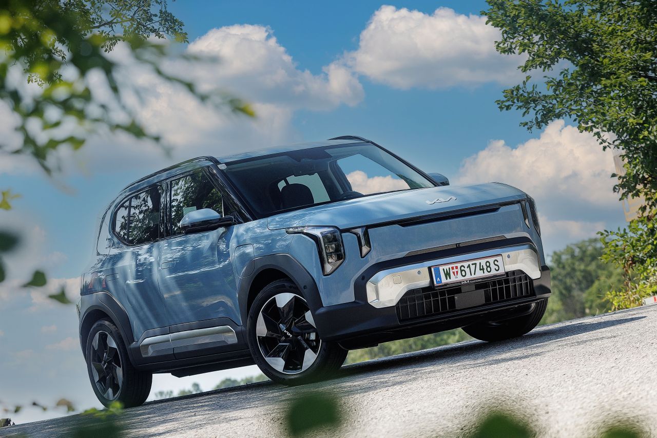 Der EV2 hat mit dem 58-kWh-Akku eine für die Klasse große Batterie, ist aber auch erstaunlich effizient unterwegs: 13,5 bis 15,5 kWh Testverbrauch.