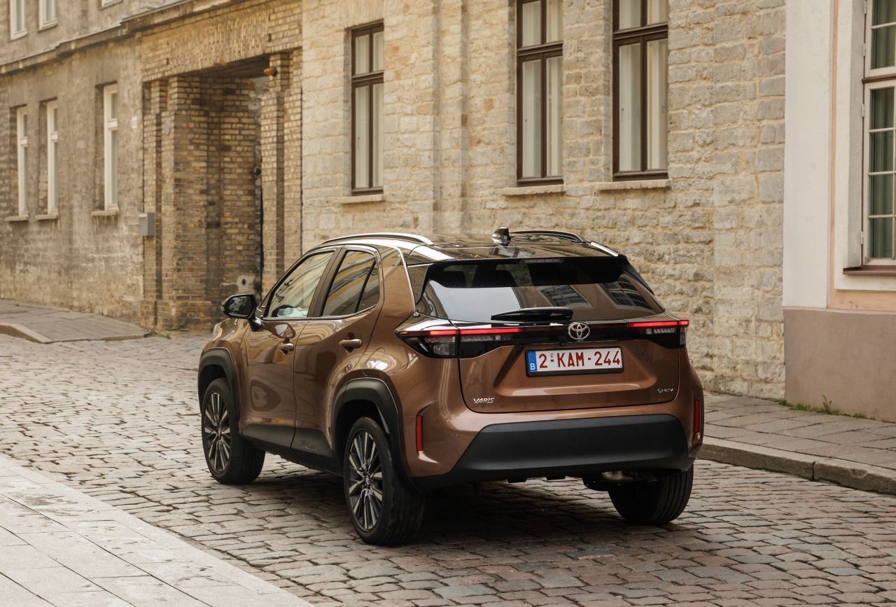 In Ballungsräumen ist der Yaris Cross ein wunderbar unkompliziertes Auto: Übersichtlich, nicht zu breit und kurz genug, um mühelos zu parken.