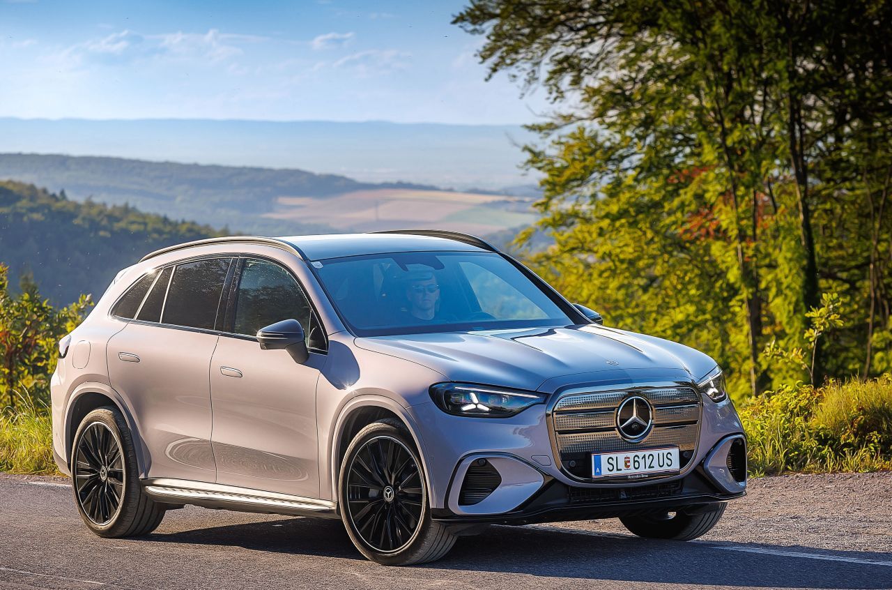Fazit von Motorprofis-Tester Fabian Steiner: „Der Mix aus altbekannten Mercedes-Stärken und opulentem High-Tech-Spektakel ergibt ein modernes Premium-SUV für die Familie. Überragendes Fahrgefühl, das den GLC zum Komfort-König der Klasse macht.