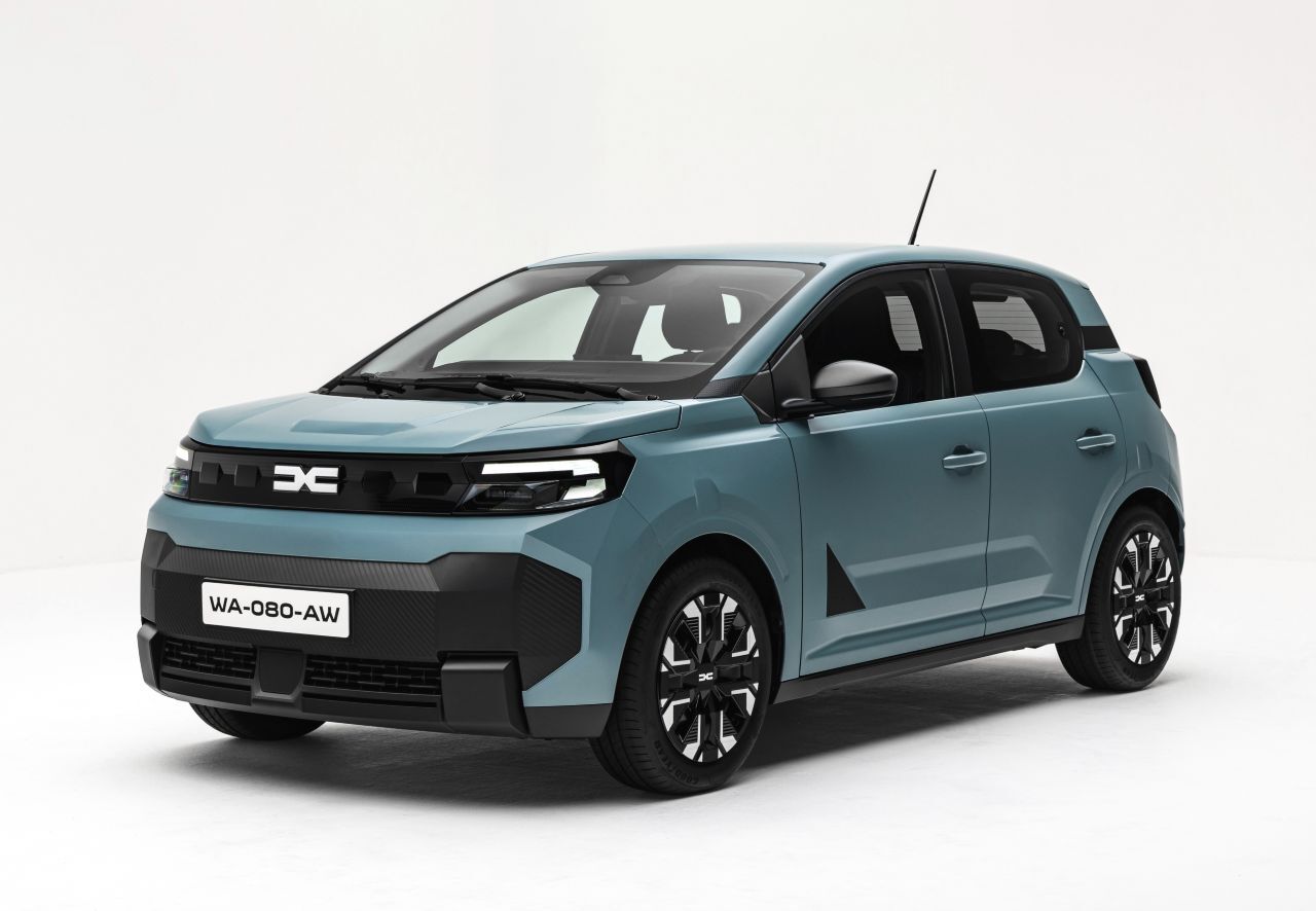 Der Crossover-Look des Spring zeigt klare Kante. Mit 3,85 Metern Länge ist der Neue sehr kompakt, aber deutlich länger als der elektrische Fiat 500.