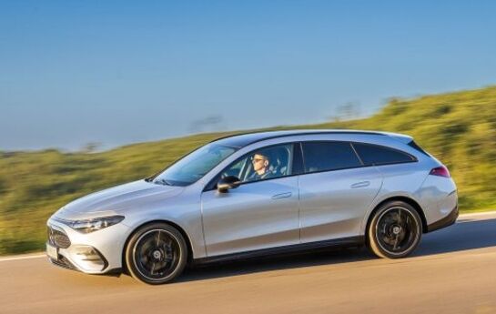Mit neuer Technik zum Mercedes alter Schule: wunderbar komfortabl, leise und trotzdem angenehm schwungvoll. - Neue Klassik