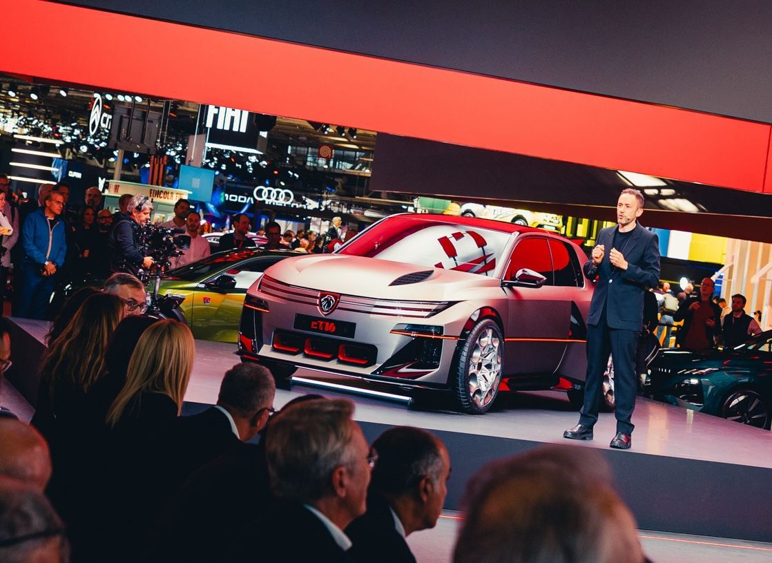 Vidals Peugeot-Kollege Matthais Hossann präsentiert den E-T16 als 208er-Ausblick: „Präzise Maschinen, die aber französische Kreativität in sich tragen.
