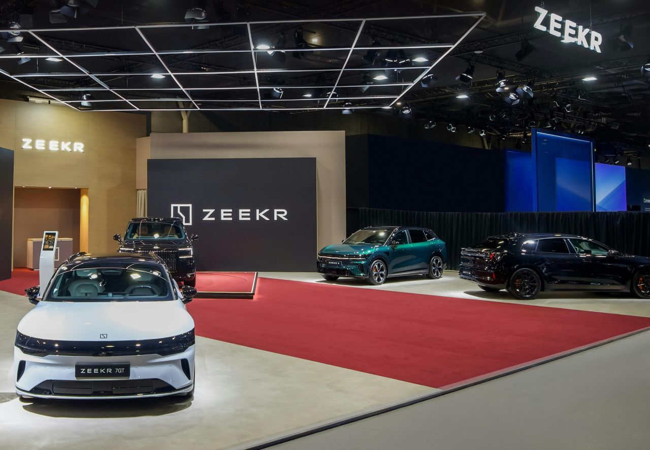Beim Österreich-Verkaufsstart im vierte Quartal 2026 bringt die Geely-Premiummarke Zeekr fünf Modelle, darunter 7GT, 9X, 7X und 001 (v.l.n.r.).