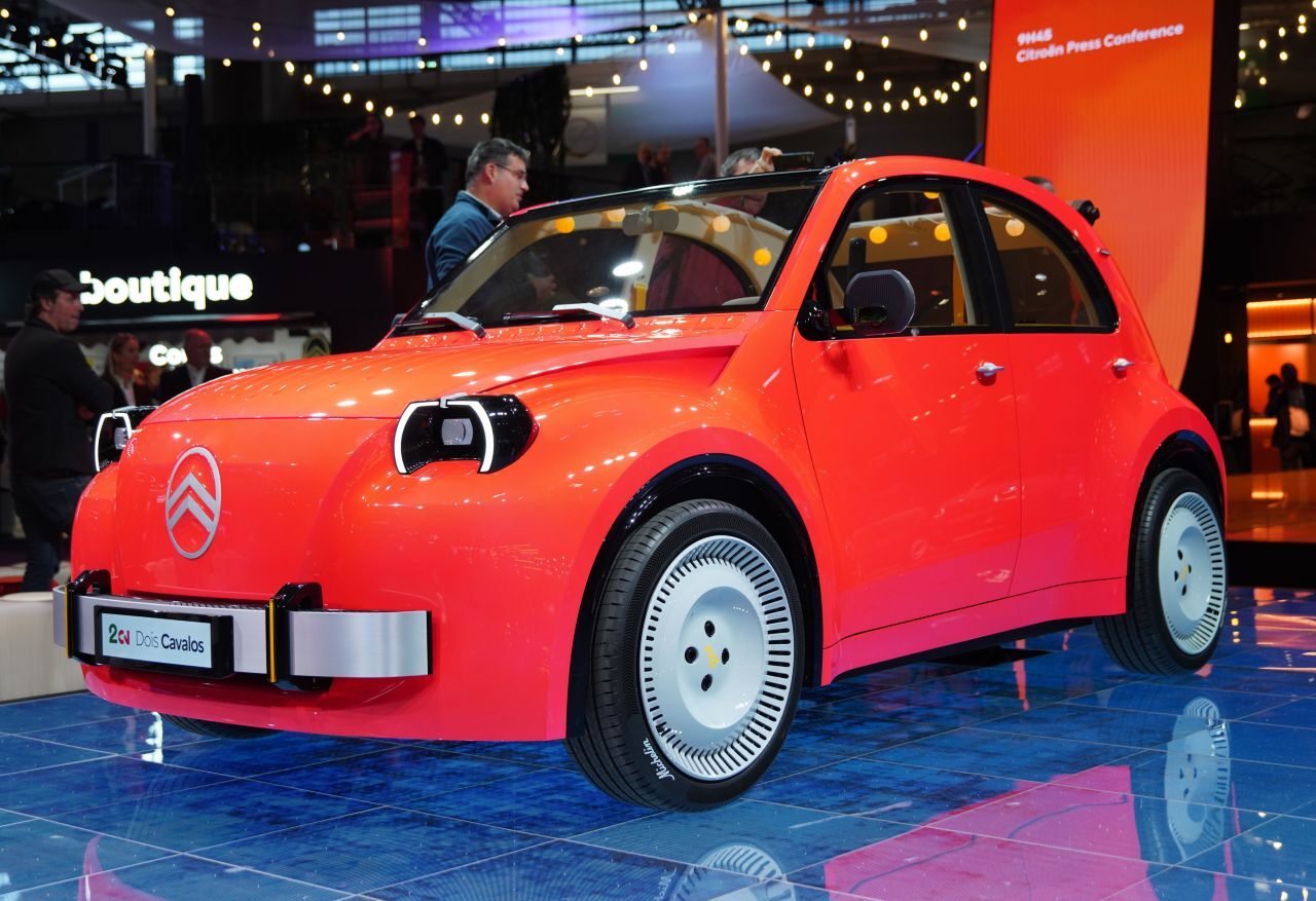 „Die Reaktion auf den 2CV war umwerfend, jetzt finalisieren wir letzten Details. Die e-Car-Plattform ist ökonomisch, ökologisch, elektrisch und europäisch.