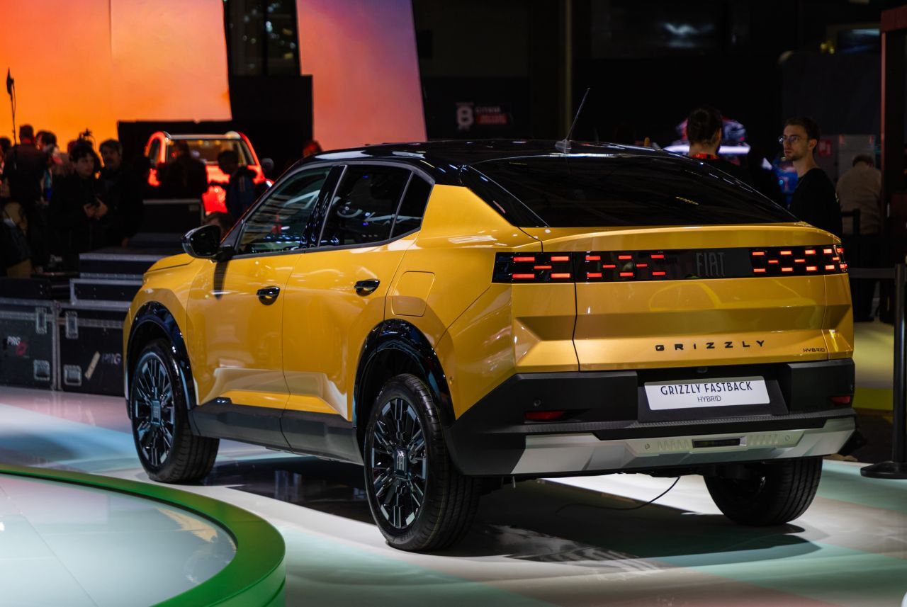 Mit Grizzly und Grizzly Fastback (Bild) bringt Fiat ab April 2027 wieder erschwingliche Familienautos – wahlweise mit Benziner, Hybrid- oder Elektroantrieb.