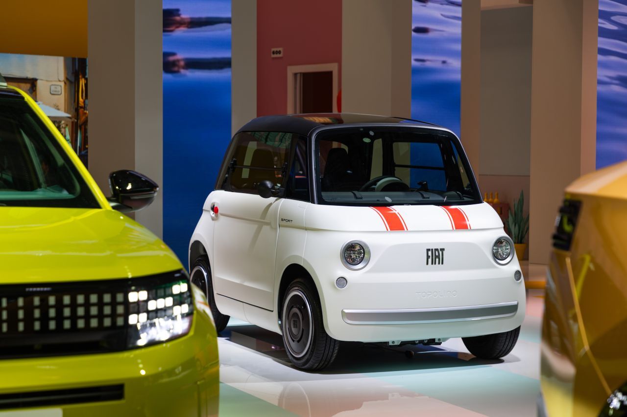 Der Topolino Sport bekommt durch Rallye-Streifen eine sportliche Note.