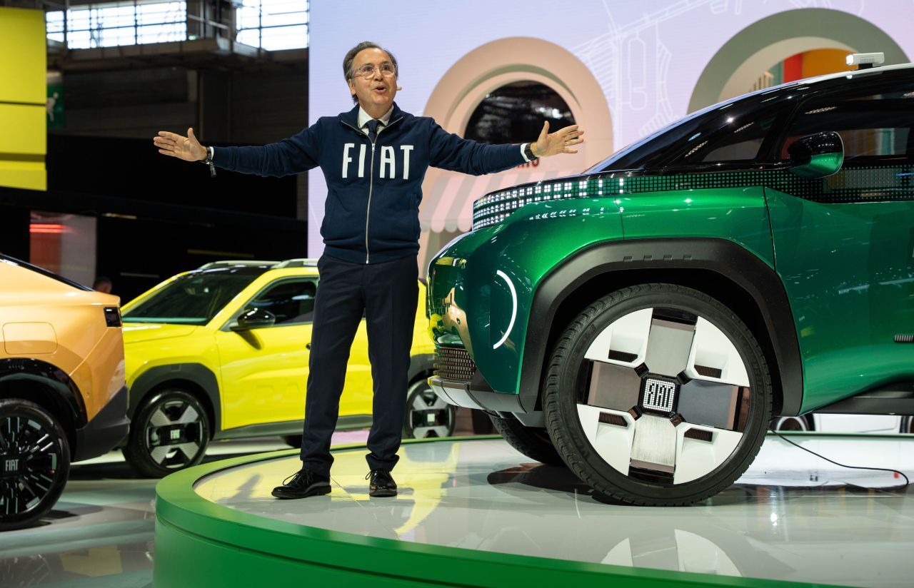 Fiat-CEO Arnaud Belloni: „Retrodesign und die Nutzung des eigenen Erbes ist der einzigen Weg, um sich gegen die chinesische Konkurrenz zu behaupten.
