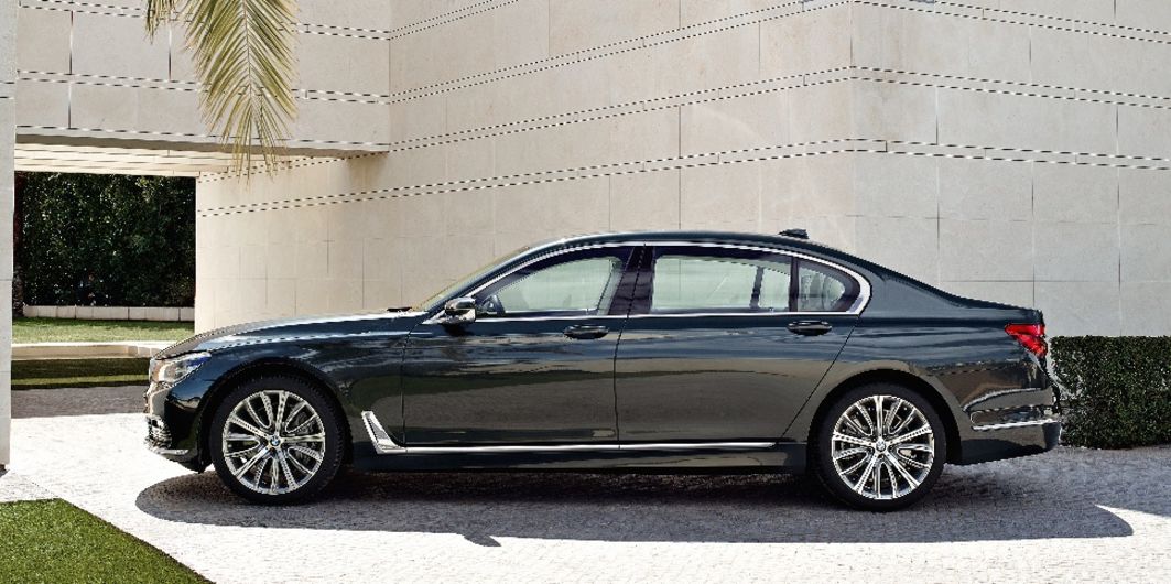 PREMIERE: BMW 750D XDRIVE