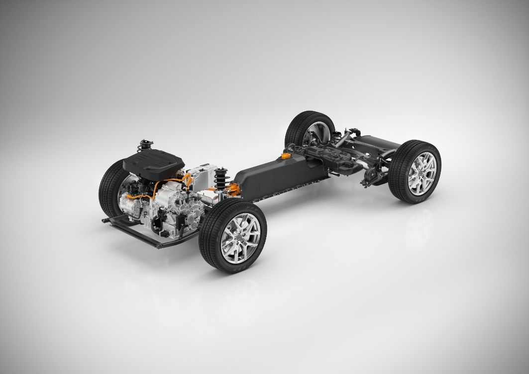 Drei- und Vierzylindermotoren aus der neuen Motorenfamilie. Konkret ist auch ein Dreizylinder-Hybrid mit Sieben-Gang-Automatik.