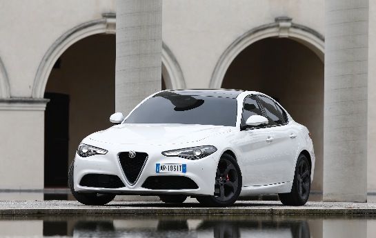 Alfa Romeo meldet sich mit der völlig neu entwickelten Giulia zurück: Kann die Italienerin gegen BMW und Co. bestehen? - Ist Alfa wieder  zurück im Spiel?