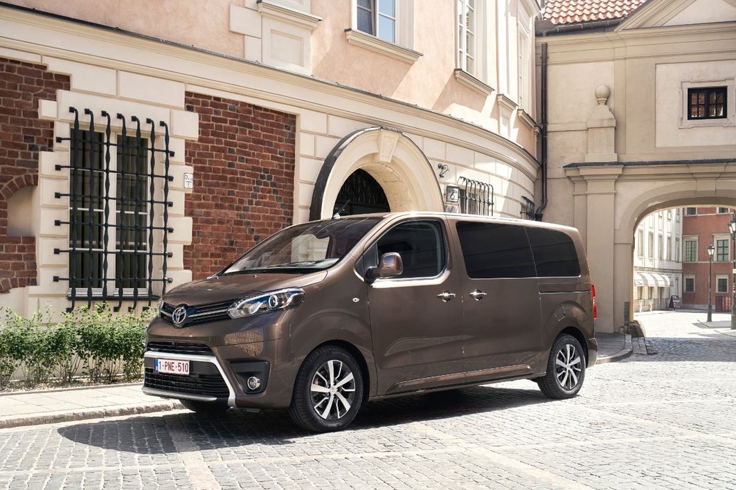 ERSTER TEST: TOYOTA PROACE VERSO Kommt hier der beste  Freund der Familie?