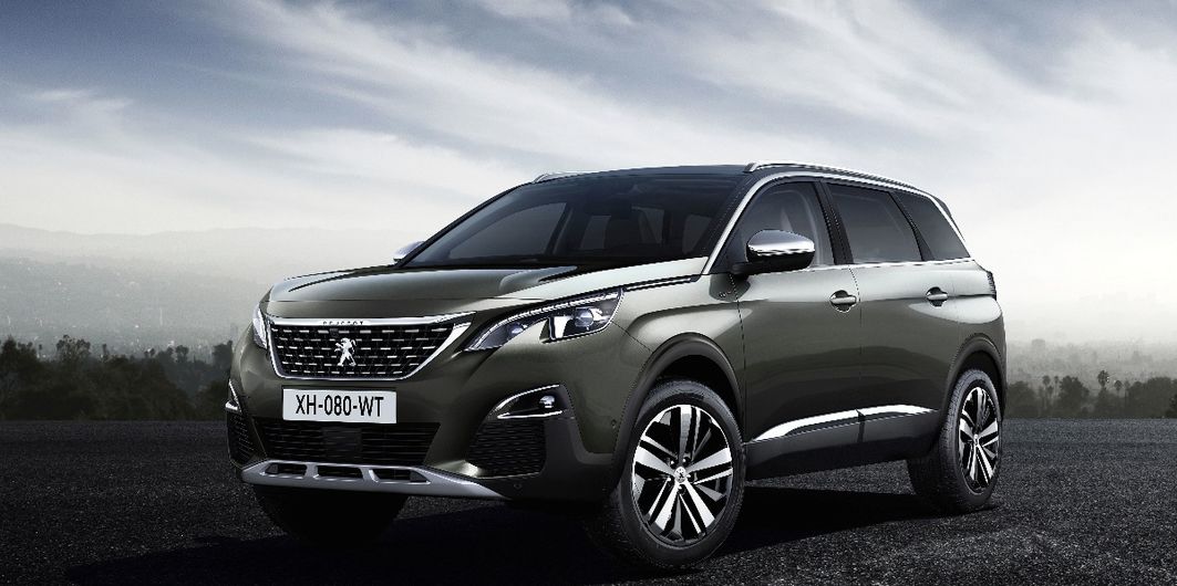 PREMIERE: PEUGEOT 5008