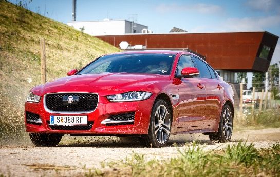 INTENSIVTEST: JAGUAR XE 20D AWD R-SPORT - Macht ihn der <br>Allradantrieb perfekt?