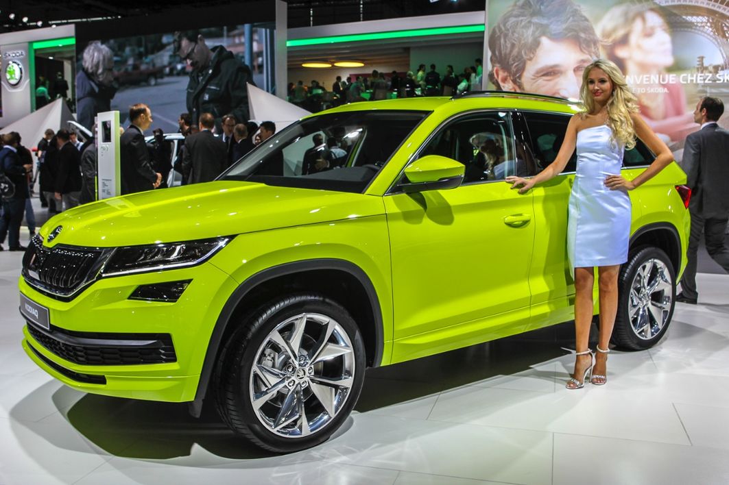 Skoda Kodiaq: Publikumspremiere für den neuen SUV-Star. 4,70 Meter lang, riesiger Kofferraum, wird aber nicht mehr kosten als der technisch nah verwandet  VW Tiguan, der 20 Zentimeter kürzer ist. TDI-Motoren mit 150, 180 und 190 PS. Die Farbe wird wohl eher das bleiben, was sie ist: Ein Eyecatcher im Messe-Gewusel.