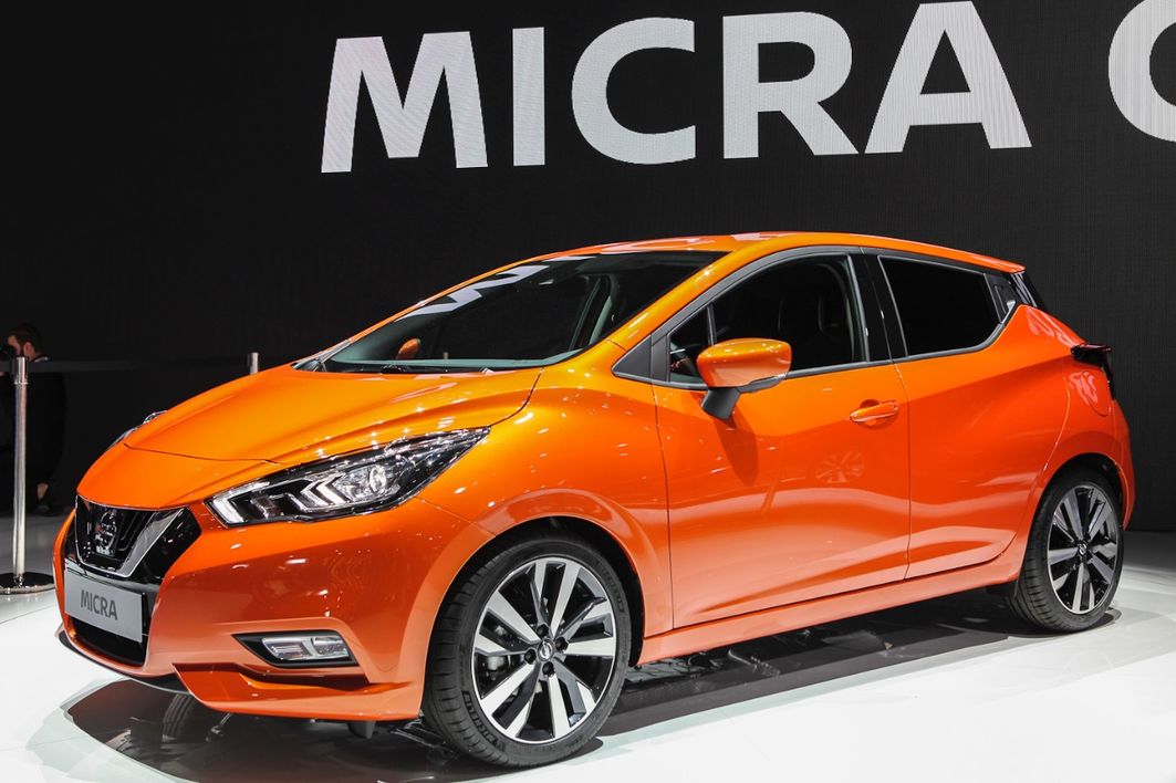 Nissan Micra: Da ist wer erwachsen geworden. Plus 17 Zentimeter in der Länge machen den Micra zum Auto für alle Anlässe. Technische Basis ist der Renault Clio, gefertigt wird das Auto in Europa. Unsere Meinung zum Design: Eine klare Verbesserung zum in Indien produzierten Vorgänger, aber nicht so charakterstark wie es Generation zwei und drei waren. Vor allem der Innenraum hätte noch mehr Ideen vertragen. Start in Ösrreich: Ende März. Motoren: 1,5-Diesel mit 90 PS, 0,9-Turbo-Benziner mit 90 PS, später folgt noch ein 1,0-Benziner mit 73 PS. Preise noch offen.