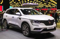 Neben dem Scenic zeigt Renault zum ersten Mal in Europa den neuen Koleos; dafür nutzen die Franzosen diesmal die technische Basis des Nissan X-Trail. Das gegenüber dem Vorgänger deutlich hübschere Midsize-SUV (4,67 m) startet im Frühjahr mit zwei Dieselmotoren (130/172 PS), wahlweise Xtronic-CVT-Getriebe, intelligentem Allrad und großem Kofferraum (624 Liter).