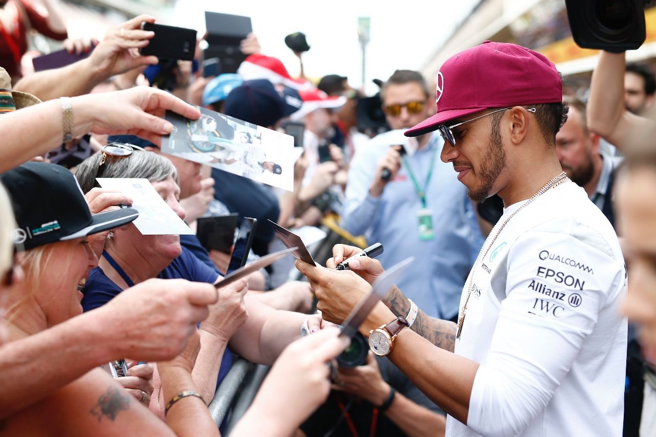 … und Hamilton in Wien feiern und Autogramme geben.
