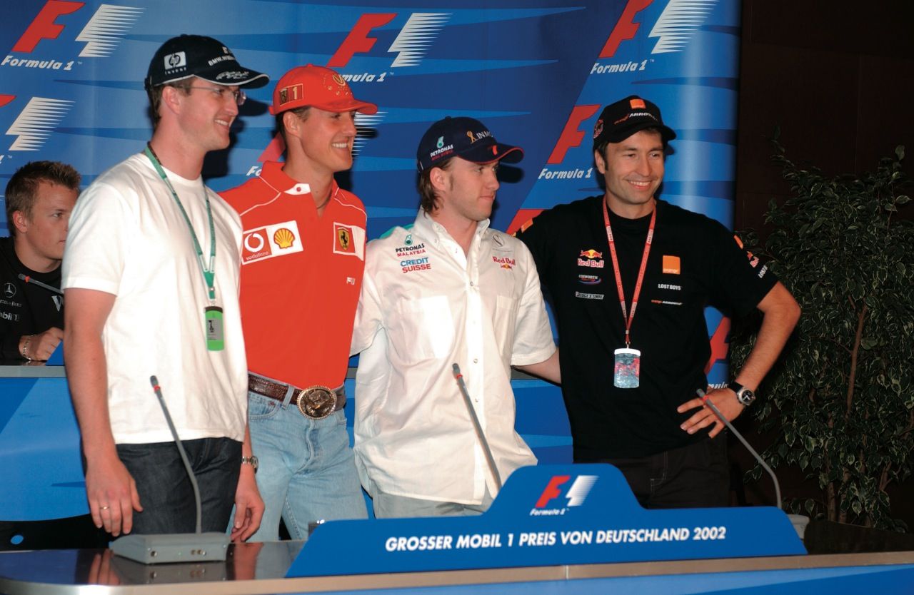 Heinz-Harald Frantzen (ganz rechts, hier im Jahr 2002 mit Ralf und Michael Schumacher sowie Nick Heidfeld)