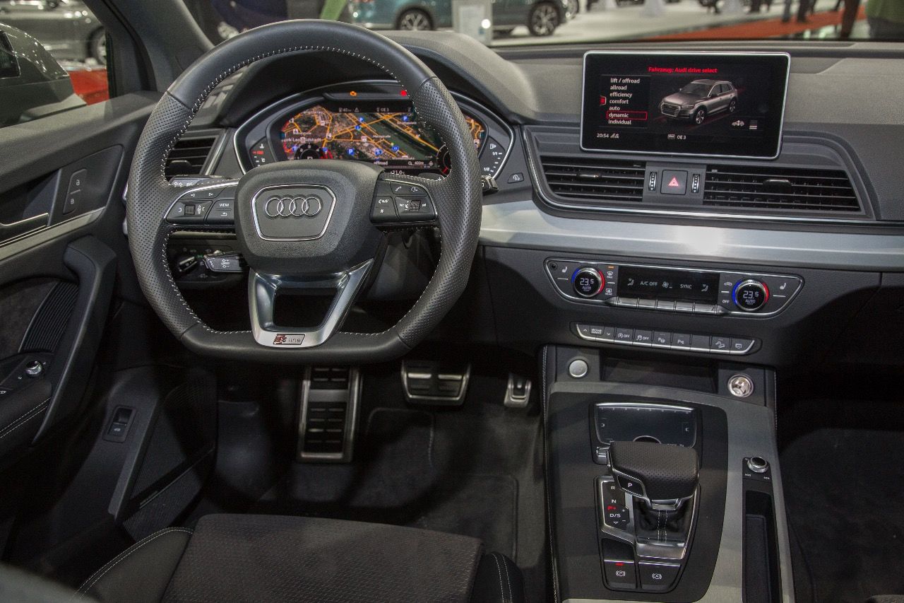 Das Navi vor der Nase mit dem Audi virtual cockpit im neuen Q5.