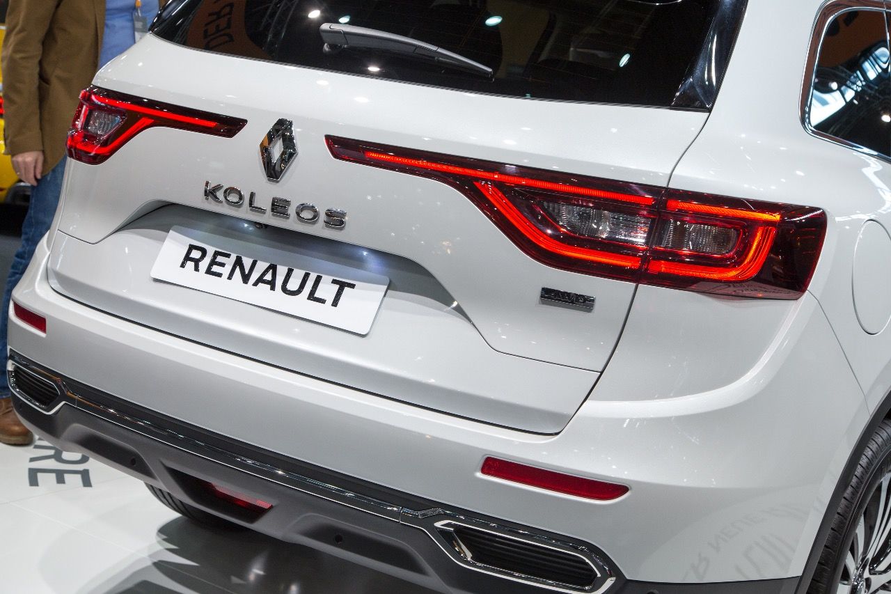 Die langgestreckten Rückleuchten des neuen Renault Koleos.