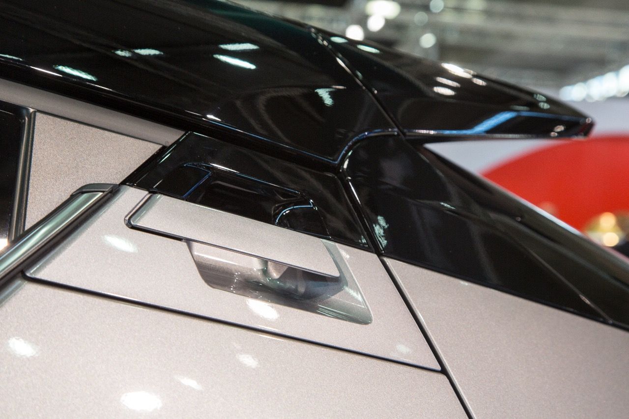 Türgriff und schnittiger Dachspoiler am Heck des C-HR