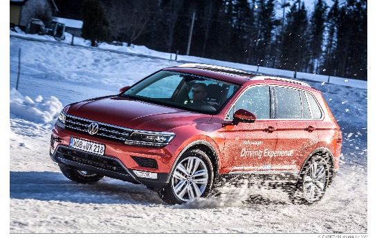 Warum hier das Schulbankdrücken Spaß macht und sich der Lernerfolg quer legt – zumindest in den Kurven. - Ist der Tiguan ein  Wintersportler?