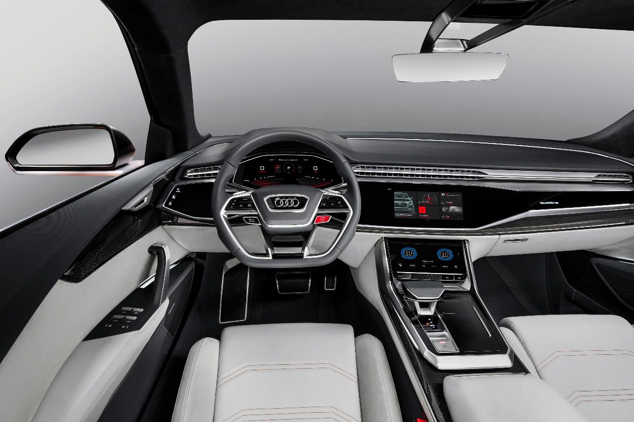 Dieses Audi-Cockpit geht zuerst im neuen A8 in Serie, später auch im Q8. Berührungssensitive Oberflächen ersetzen die Knöpfe fast gänzlich.