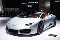 Im Gegensatz zu BMW vergisst aber Audi nicht auf die Rapper, die mit der Schwesternmarke Lamborghini bedient werden: Das Besondere am Huracan Spyder RWD ist die Kombination von offenem Dach und Heckantrieb. Aufpassen, es gilt 580 PS zu übertragen!