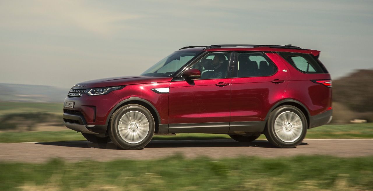 Vorne ist er so cool wie alle aktuellen Land Rover. Am Heck kann er aber natürlich nicht so schnittig sein wie ein Range Rover.