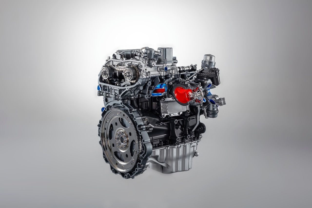 Ein neuer Vierzylinder-Turbobenziner aus der neuen Ingenium-Baureihe. Der Preisunterschied enorm ist: 63.800 für den Vierzylinder mit 300 PS, 80.850 Euro für den V6 mit 340 PS, also eine Differenz von über 17.000 Euro.
