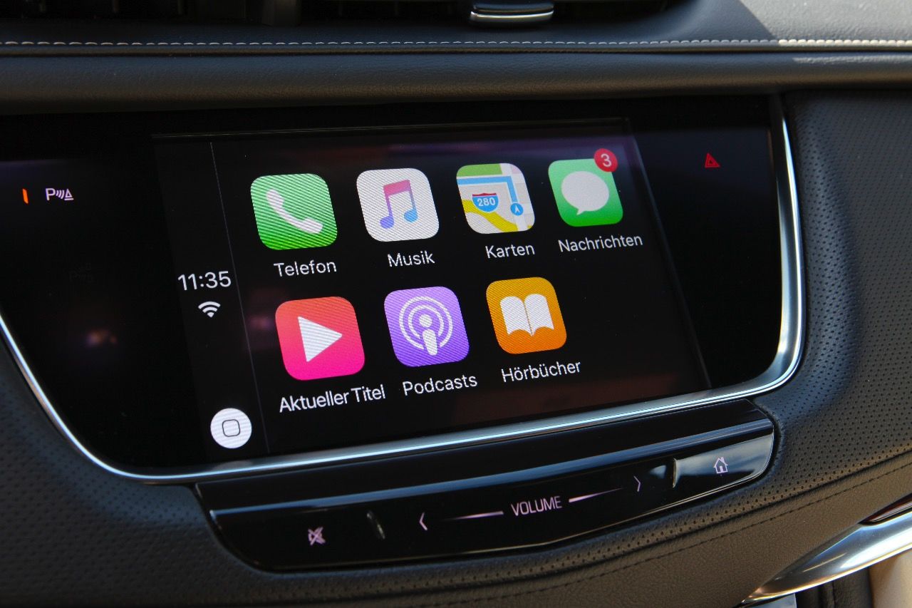 Sogar Apple CarPlay ist hier serienmäßig: Nehmt euch ein Beispiel, Deutsche!