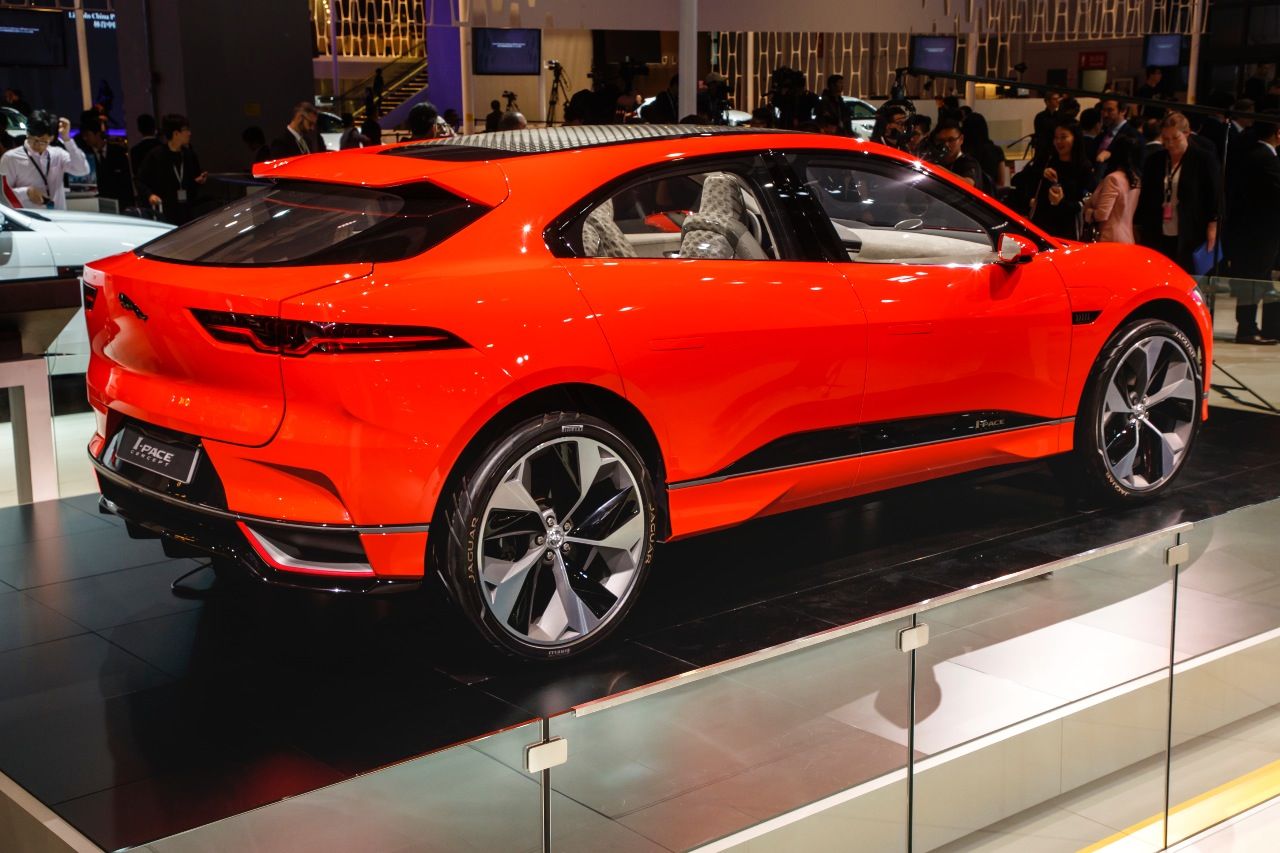 Beim Preis wird Jaguar im Bereich von 70.000 für die 400-PS-Version beginnen und ausstattungsbereinigt rund 30.000 Euro unter den aktuellen Tarifen von Tesla liegen.