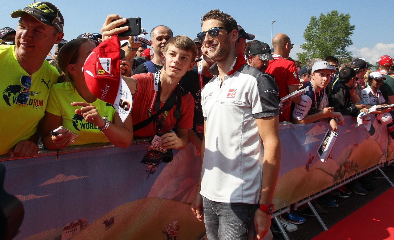 Obwohl Grosjean vom Grundspeed weit über seinen Teamkollegen Magnussen zu stellen ist, liegt er in der WM hinter dem.