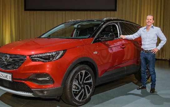 Lange hatte Opel dem VW Tiguan nur wenig entgegenzusetzten. Das könnte sich mit dem neuen Kompakt-SUV ändern. - Kann er dem Tiguan Paroli  bieten?