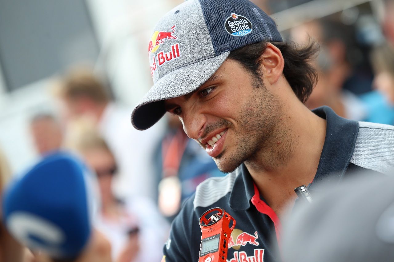 Sainz: „Ich will zu Red Bull Racing.“ Das ist logisch, und es wäre verdient, aber die Leitung ist derzeit „verstopft“.