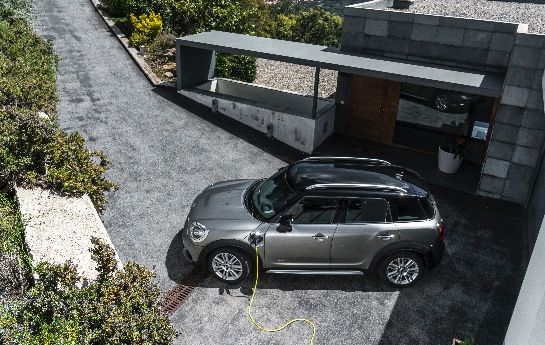 Schon der Name zeigt: Mini WILL absolut alles in seinEN ersten Plug-in-Hybrid-Countryman stecken. - Countryman – ein Mann für alle  Fälle?