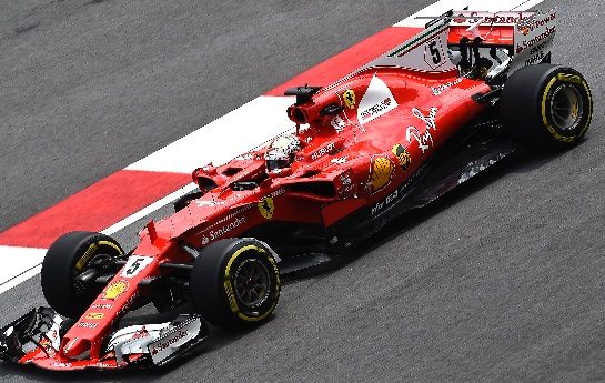 Die Asia-Wochen der Formel 1 haben Ferrari aller Titelträumen beraubt. Jetzt dürften Köpfe rollen. - Fliegt bei Ferrari nun der Chef?