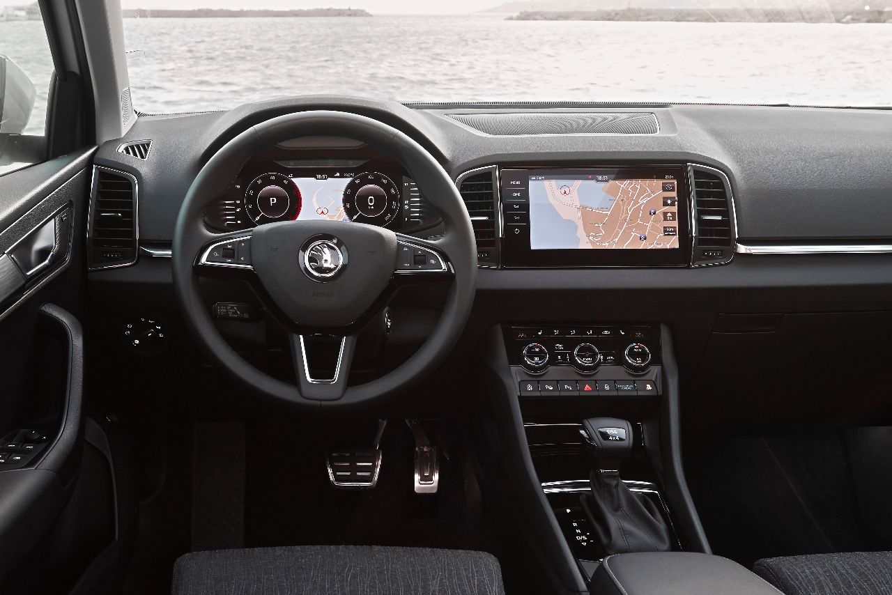 Material, Verarbeitung und Features sind tiptop: Im Innenraum könnte der Karoq nach heutigen Maßstäben auch die konservativere Ausgabe eines Mercedes sein.