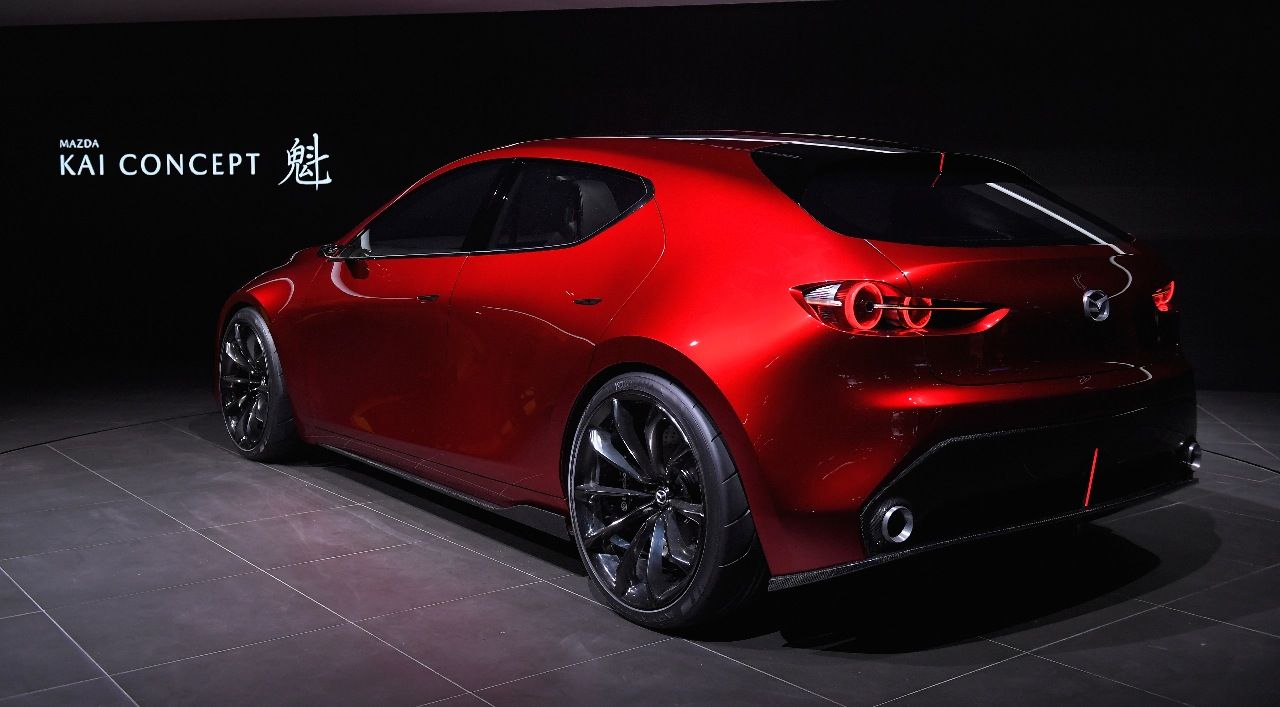 MODELL: Mazda Kai. BOTSCHAFT: Unser nächster Mazda3 wird flotter als jeder Alfa. Die Studie gibt jedenfalls einen dementsprechenden Vorgeschmack auf den neuen Kompakten, der 2019 neu aufgelegt wird. Technisch interessant ist Skyactiv-X, eine neue Generation von selbstzündenden Benzinmotoren, deren Botschaft lautet: Wer den Verbrennungsmotor abschreibt, hat keine Ahnung.