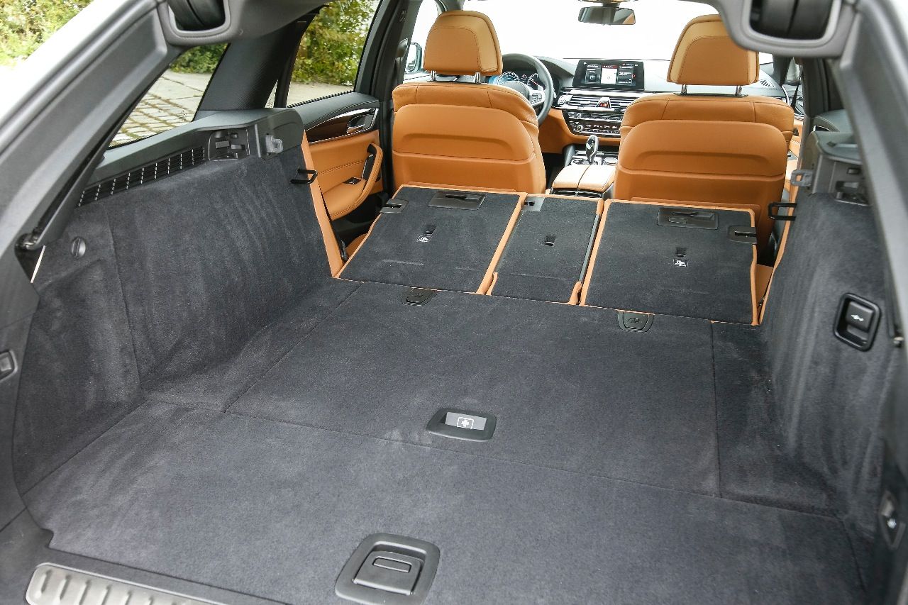 Der Kombi-Kofferraum ist im Vergleich zu SUVs deutlich niedriger und damit leichter zugänglich.