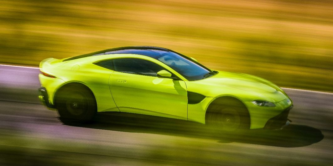 PREMIERE: ASTON MARTIN VANTAGE