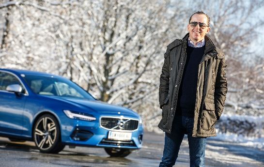 Volvo wirkt seit kurzem wie befreit und zeigt der Welt, dass Schweden sehr viel von Design verstehen: Der neue S90 mit R-Design ist eine ziemlich imposante Erscheinung. - Ein Typ wie Ibrahimovic