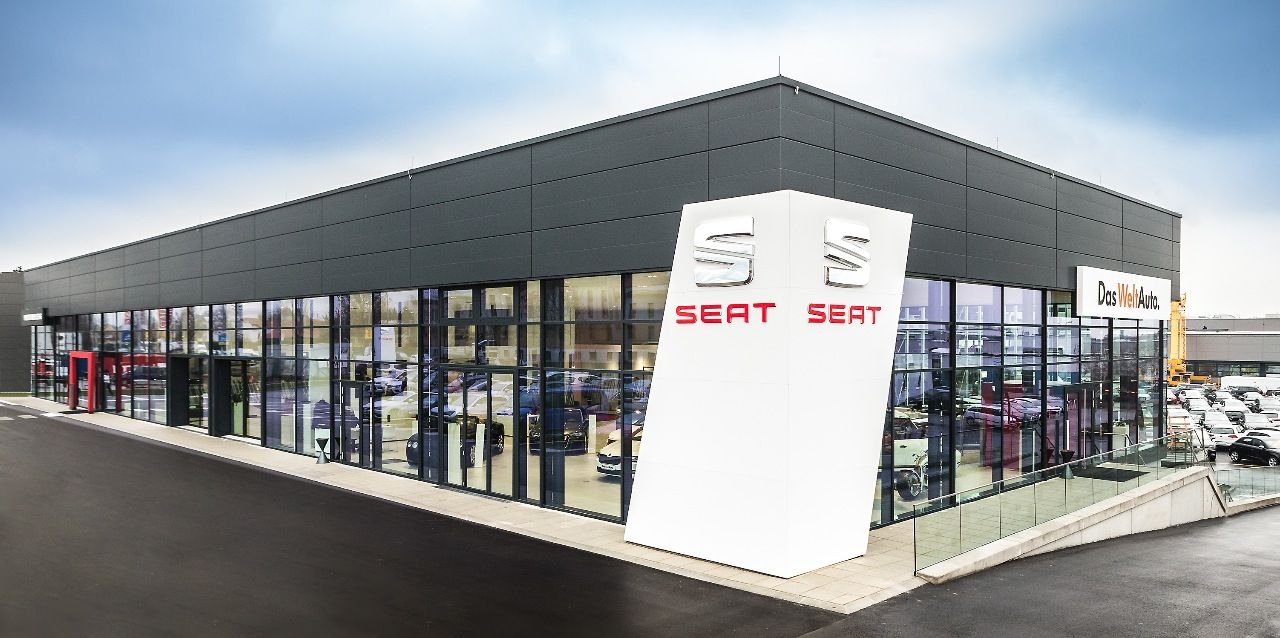 Neuer Seat Megastore. Kürzlich wurde am Gelände von Porsche Wien-Liesing Österreichs größter Seat-Schauraum eröffnet.