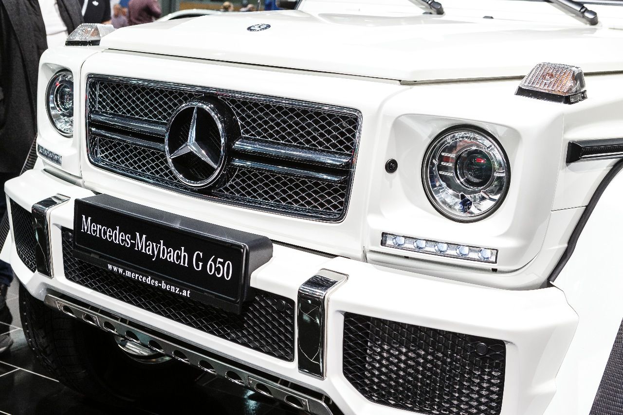 Unter der Haube ist ein 6,0-Liter-V12-Biturbo, der es auf 630 PS sowie 1.000 Nm Drehmoment bringt – was den Durchschnittsfahrer in Wallungen versetzt, quittiert Dominik Kraihamer mit der Abgebrühtheit eines Rennfahrers: „Ansprechende Motorleistung“.
