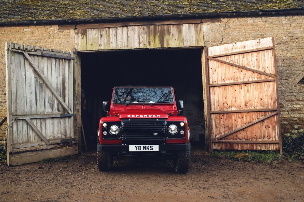 NEU: LAND ROVER DEFENDER WORKS V8 Alte Liebe rostet nicht